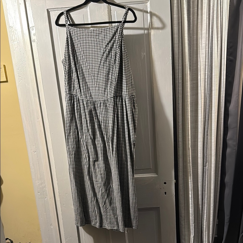 Old Navy Gray and Black Sleeveless Midi Sundress